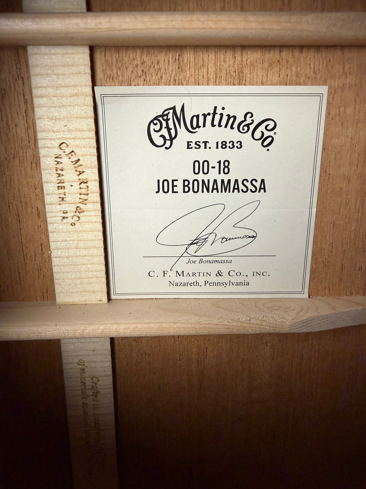 Martin 00-18 Joe Bonamassa Sunburst