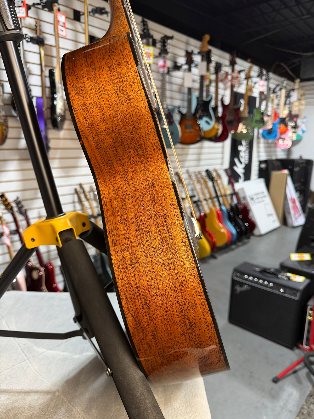 Martin 00-18 Joe Bonamassa Sunburst