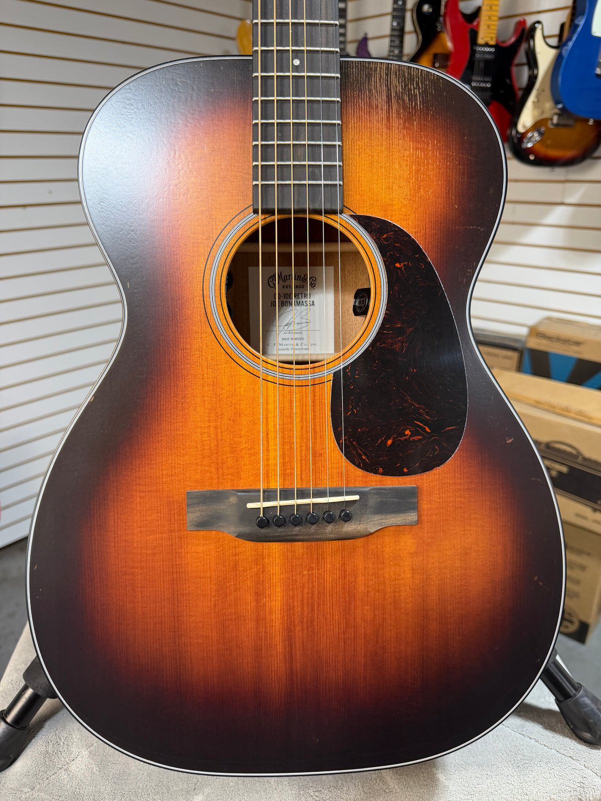 Martin 00-10E Road Series Retro Joe Bonamassa Signature Sunburst