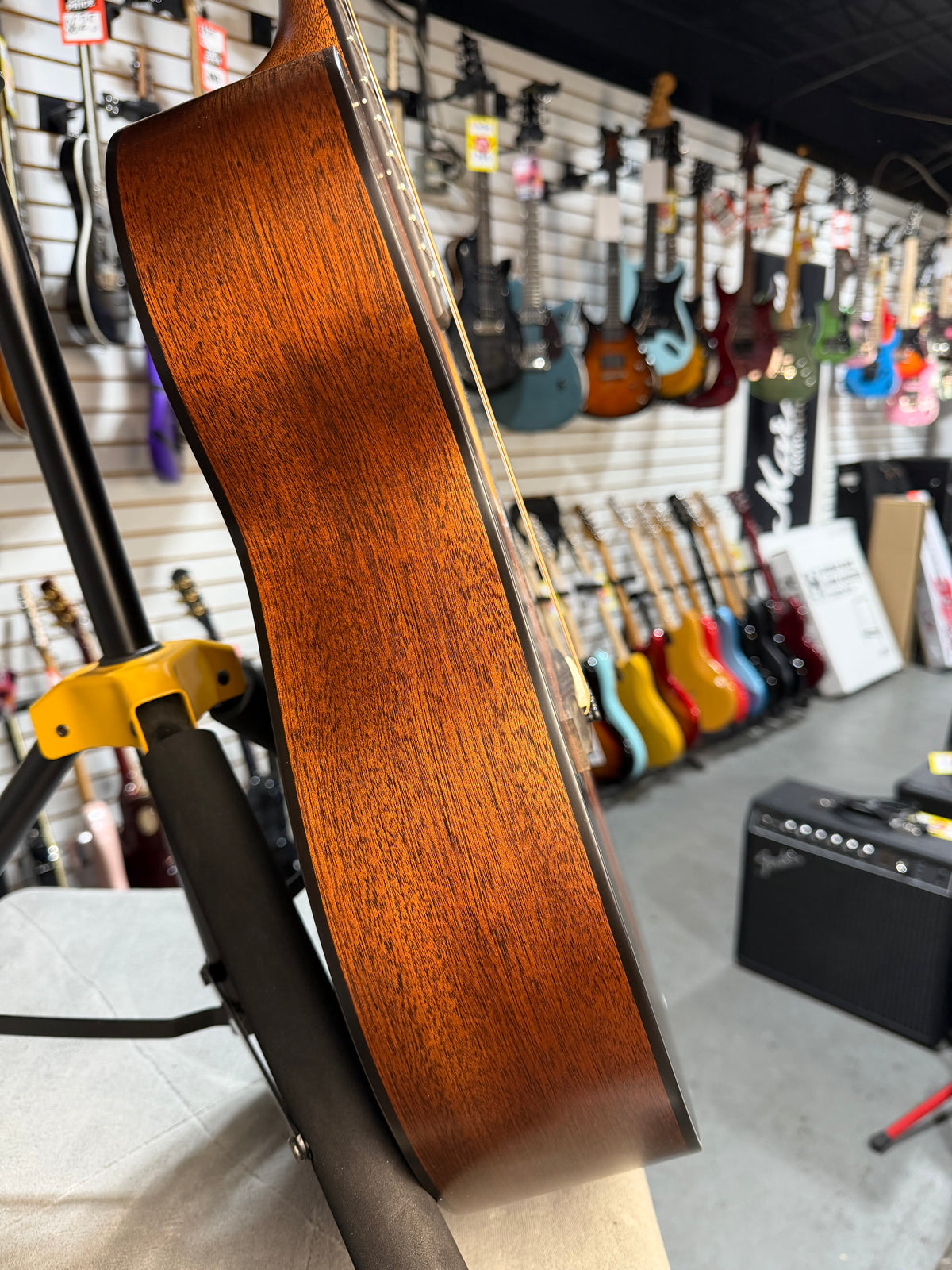 Martin 00-10E Road Series Retro Joe Bonamassa Signature Sunburst