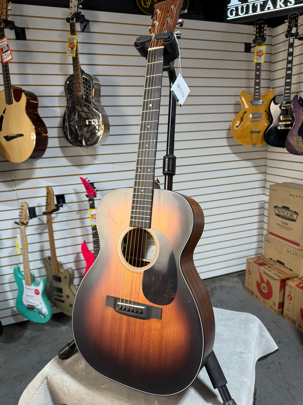 Martin 00-10E Road Series Retro Joe Bonamassa Signature Sunburst