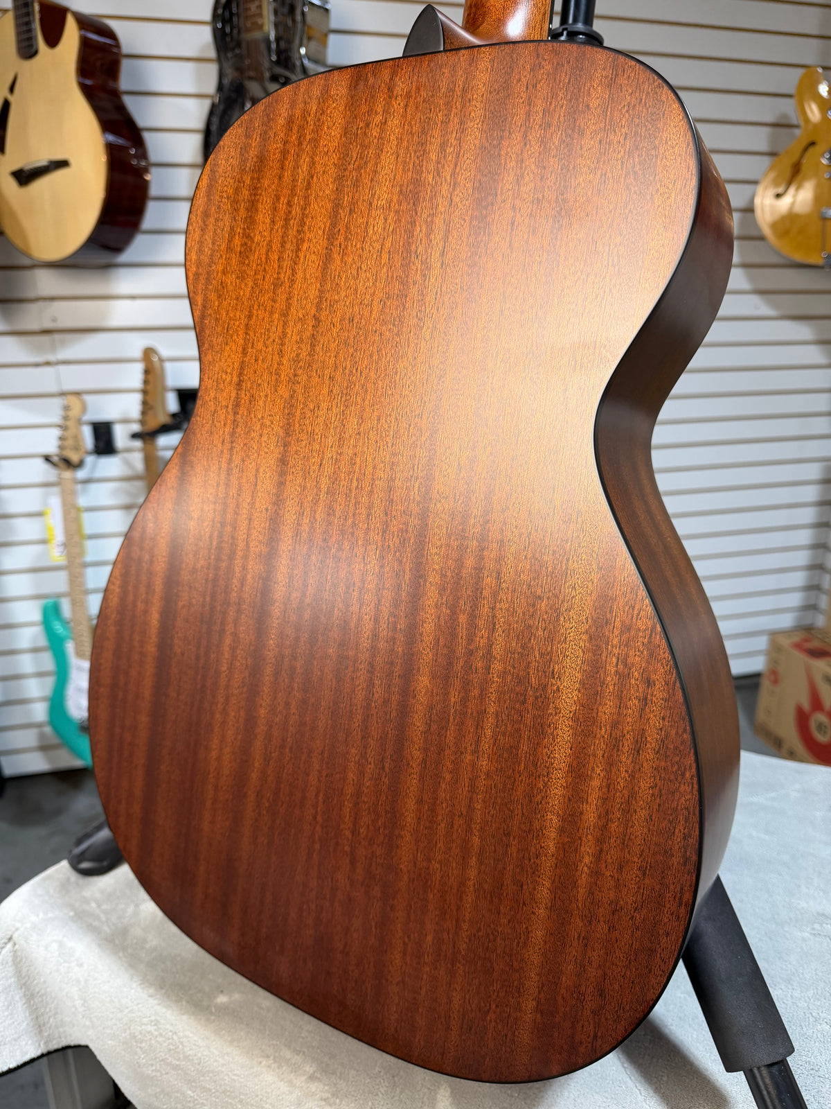 Martin 00-10E Road Series Retro Joe Bonamassa Signature Sunburst