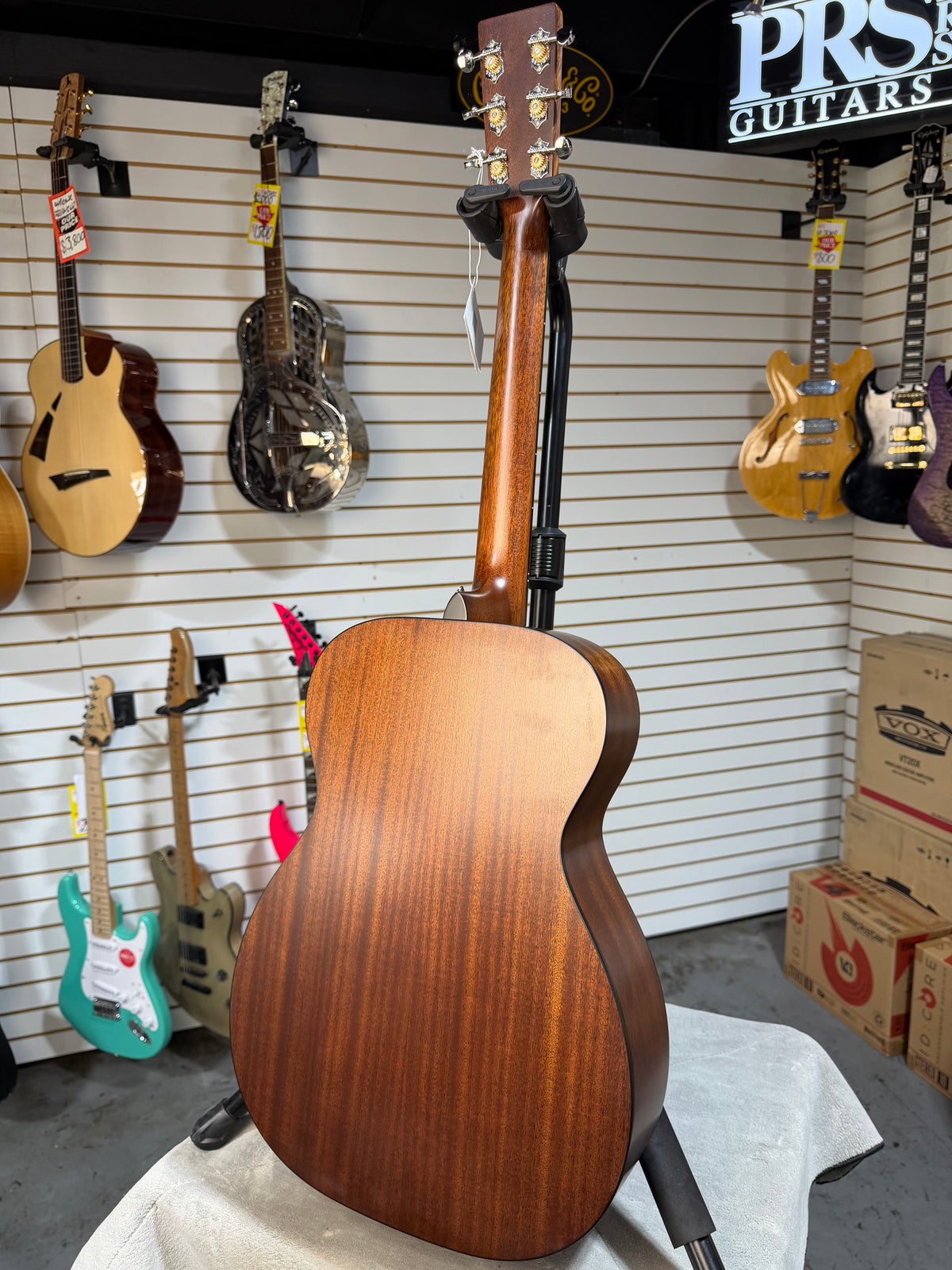 Martin 00-10E Road Series Retro Joe Bonamassa Signature Sunburst