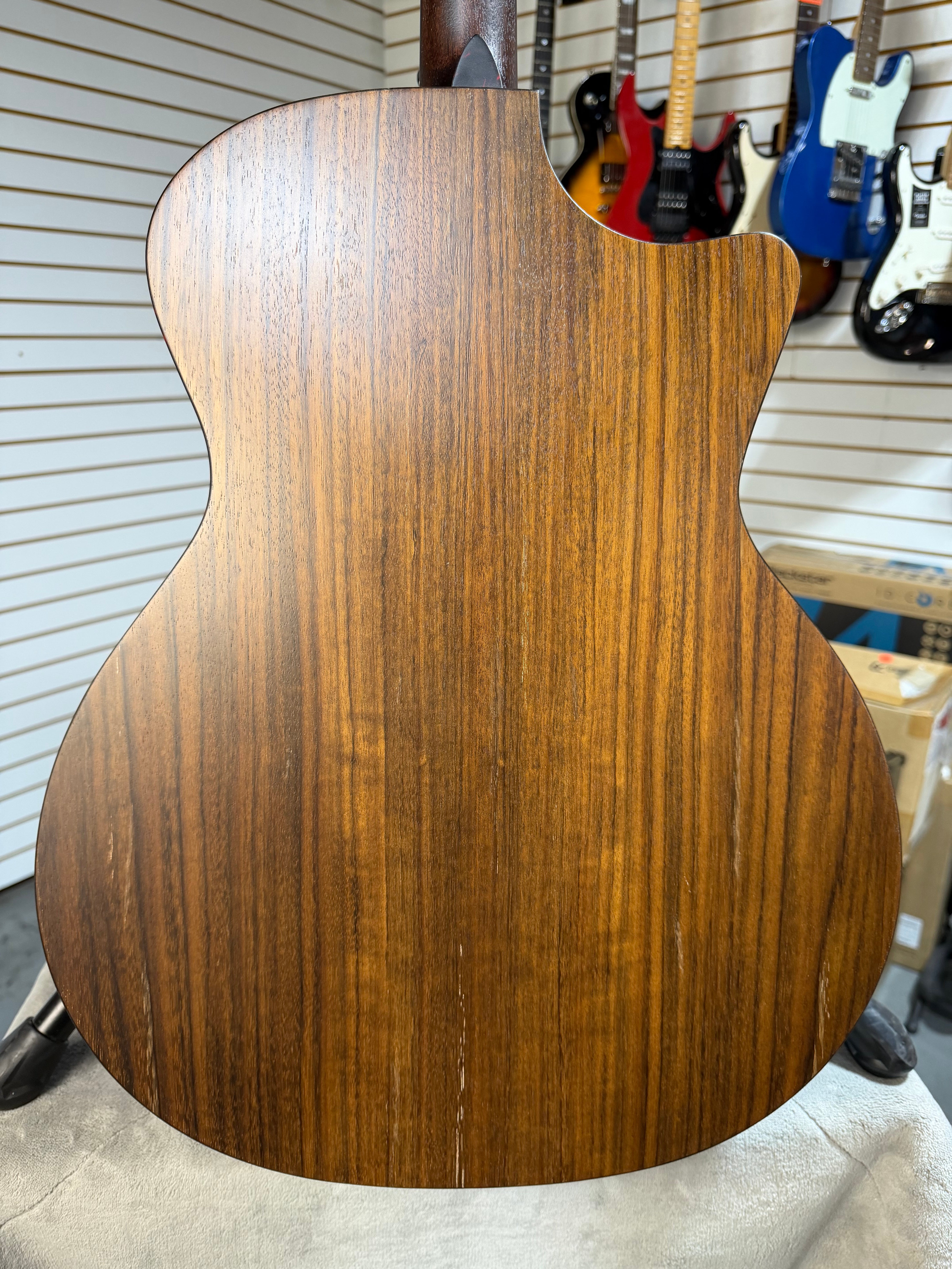 Eastman AC222-CEL Natural