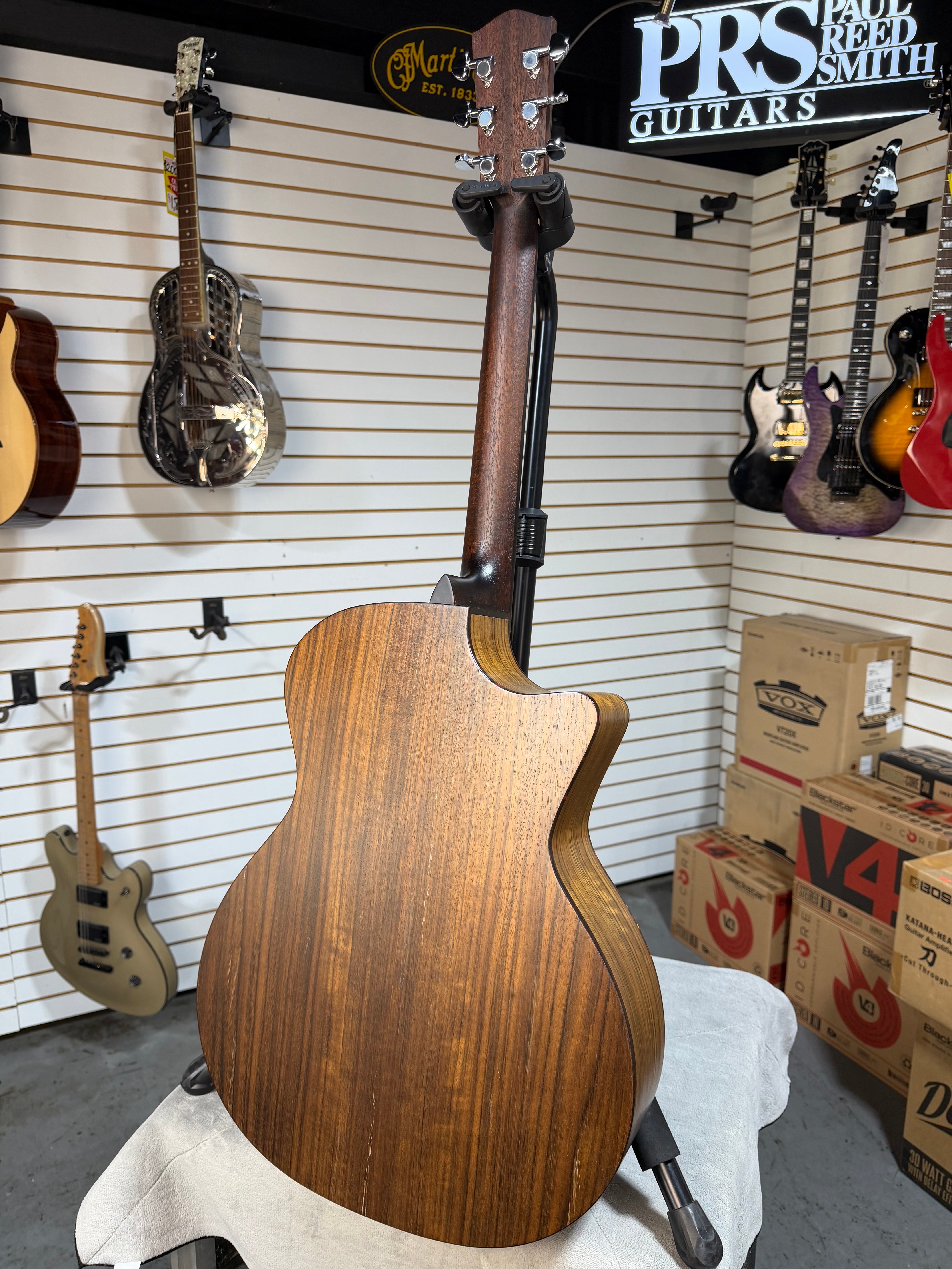 Eastman AC222-CEL Natural