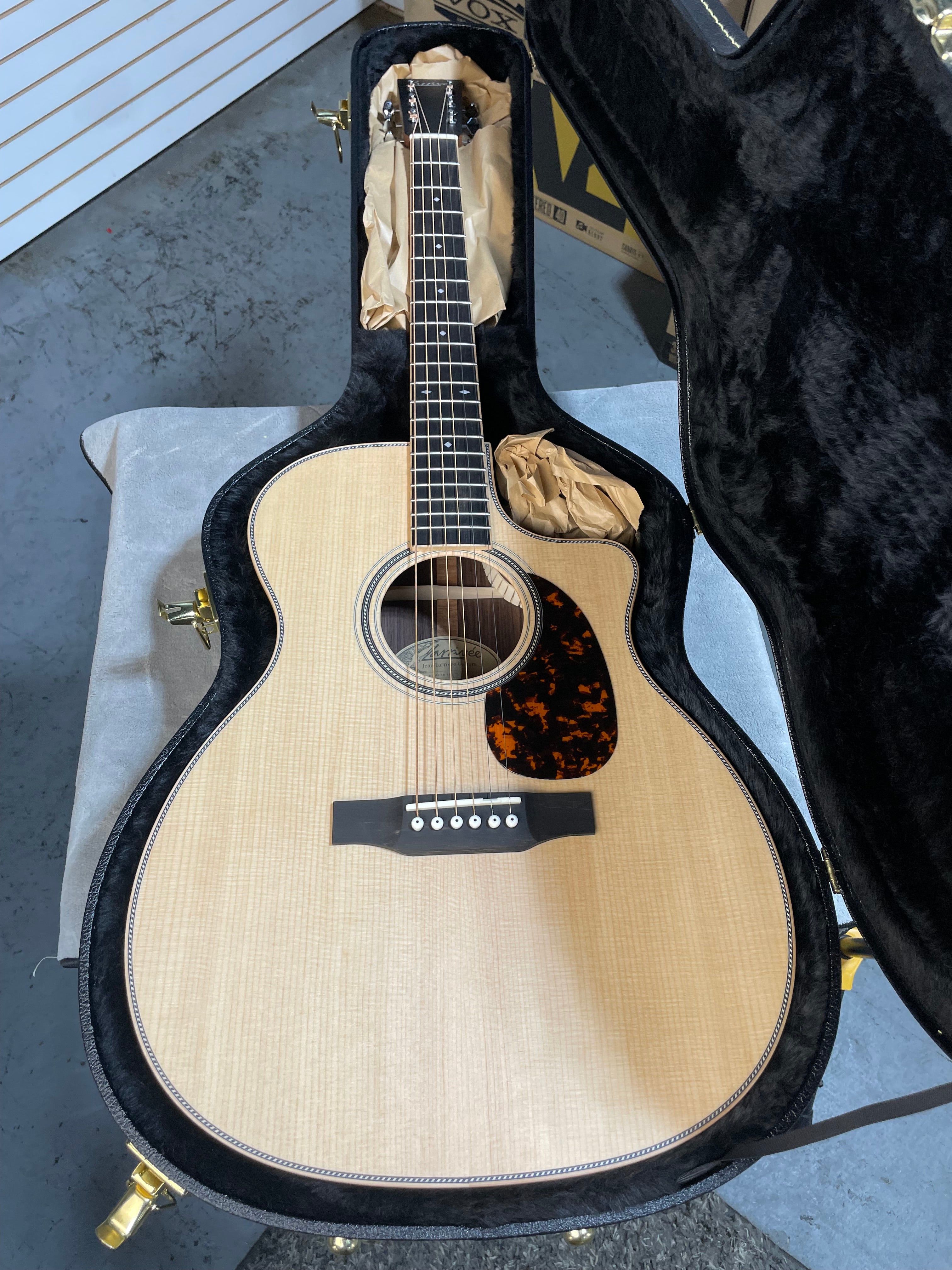 Larrivee VM-40 Acoustic Guitar - Natural - OHSC & PLEK*D