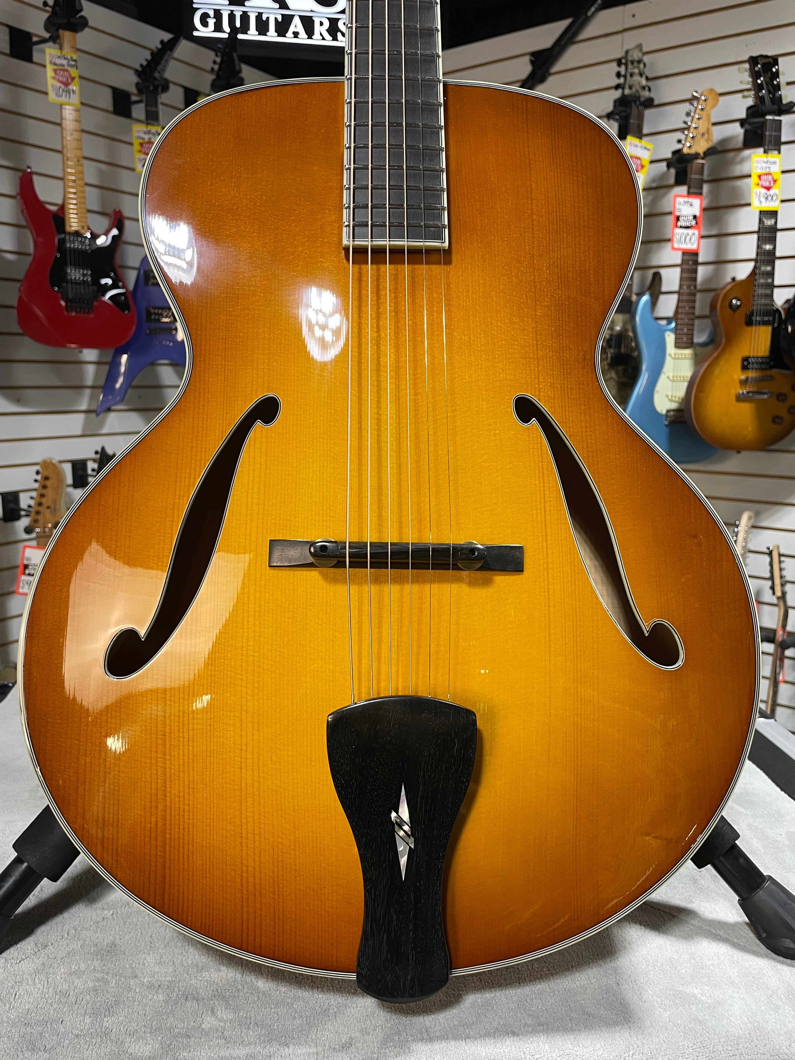 Eastman AR805-GB Archtop Guitar 2025 - Goldburst w/OHSC & PLEK*D #186