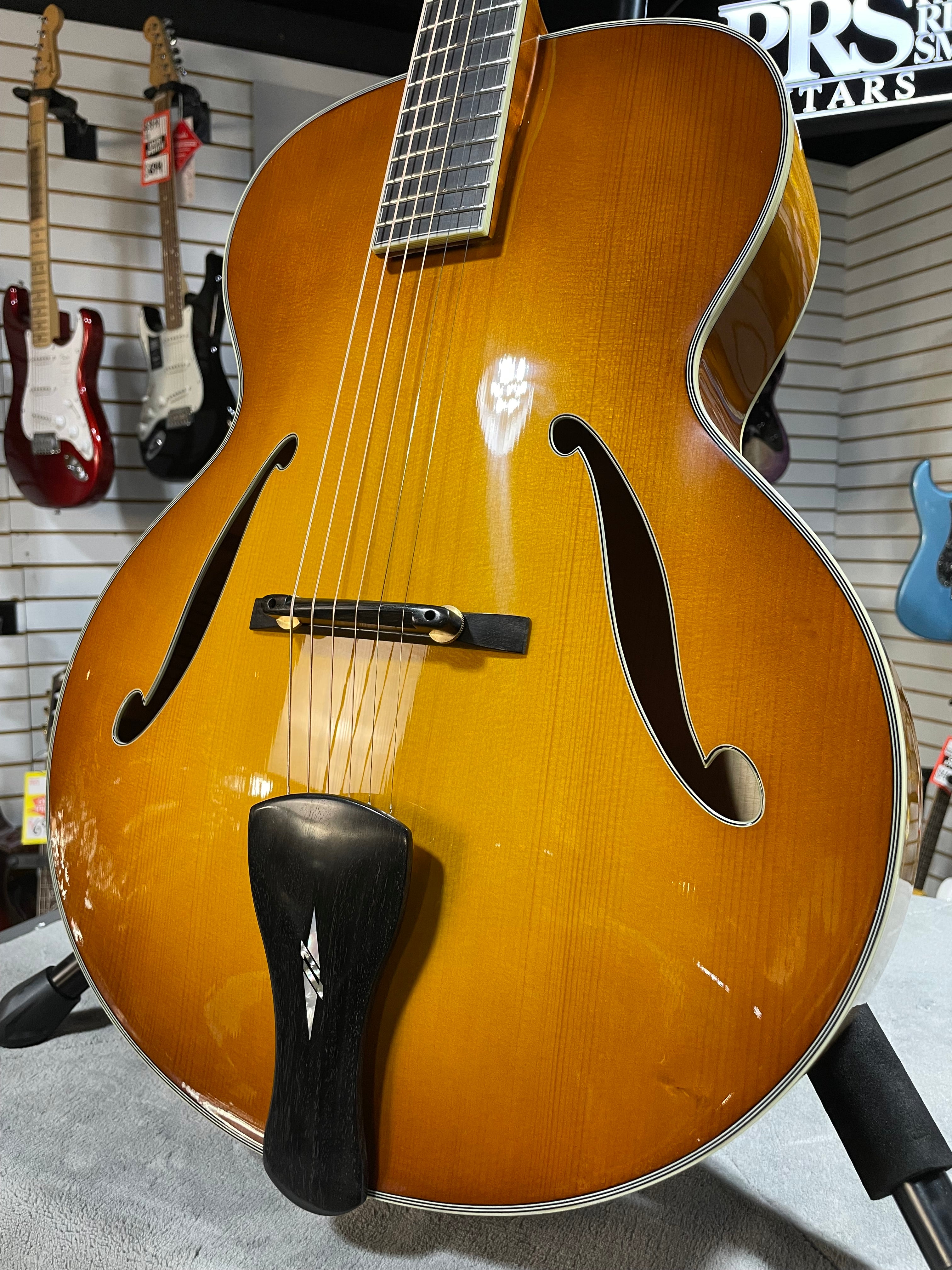 Eastman AR805-GB Archtop Guitar 2025 - Goldburst w/OHSC & PLEK*D #186