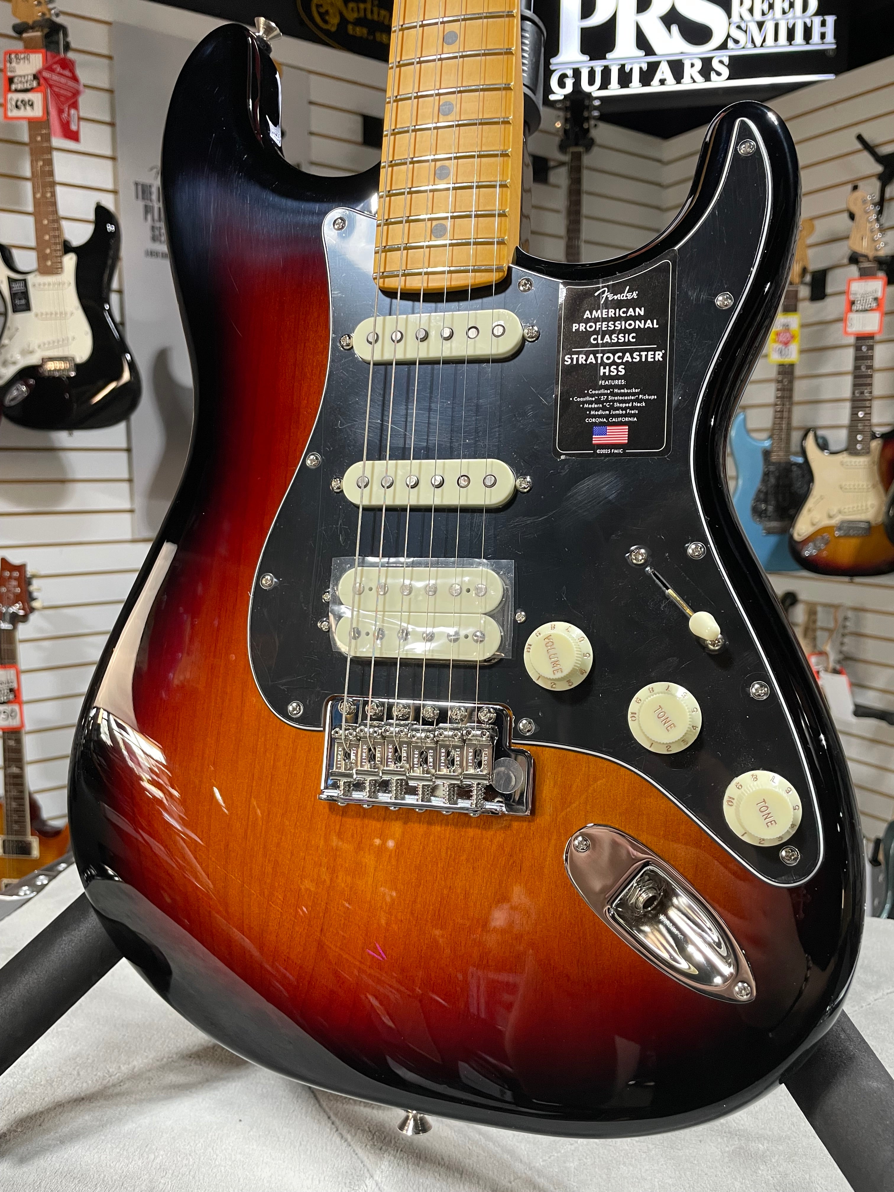 Fender American Professional Classic Stratocaster 2025 - 3-color Sunburst w/ Gig Bag & PLEK*D #045