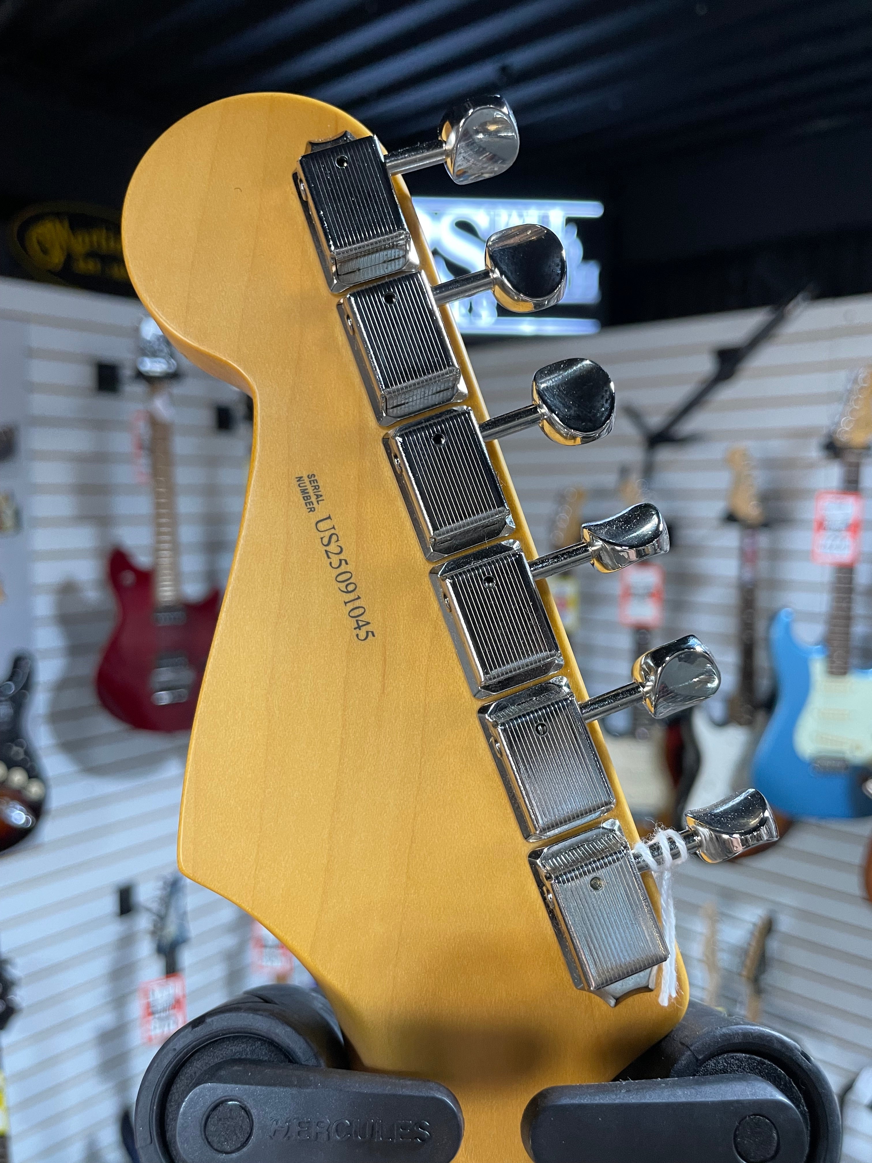 Fender American Professional Classic Stratocaster 2025 - 3-color Sunburst w/ Gig Bag & PLEK*D #045