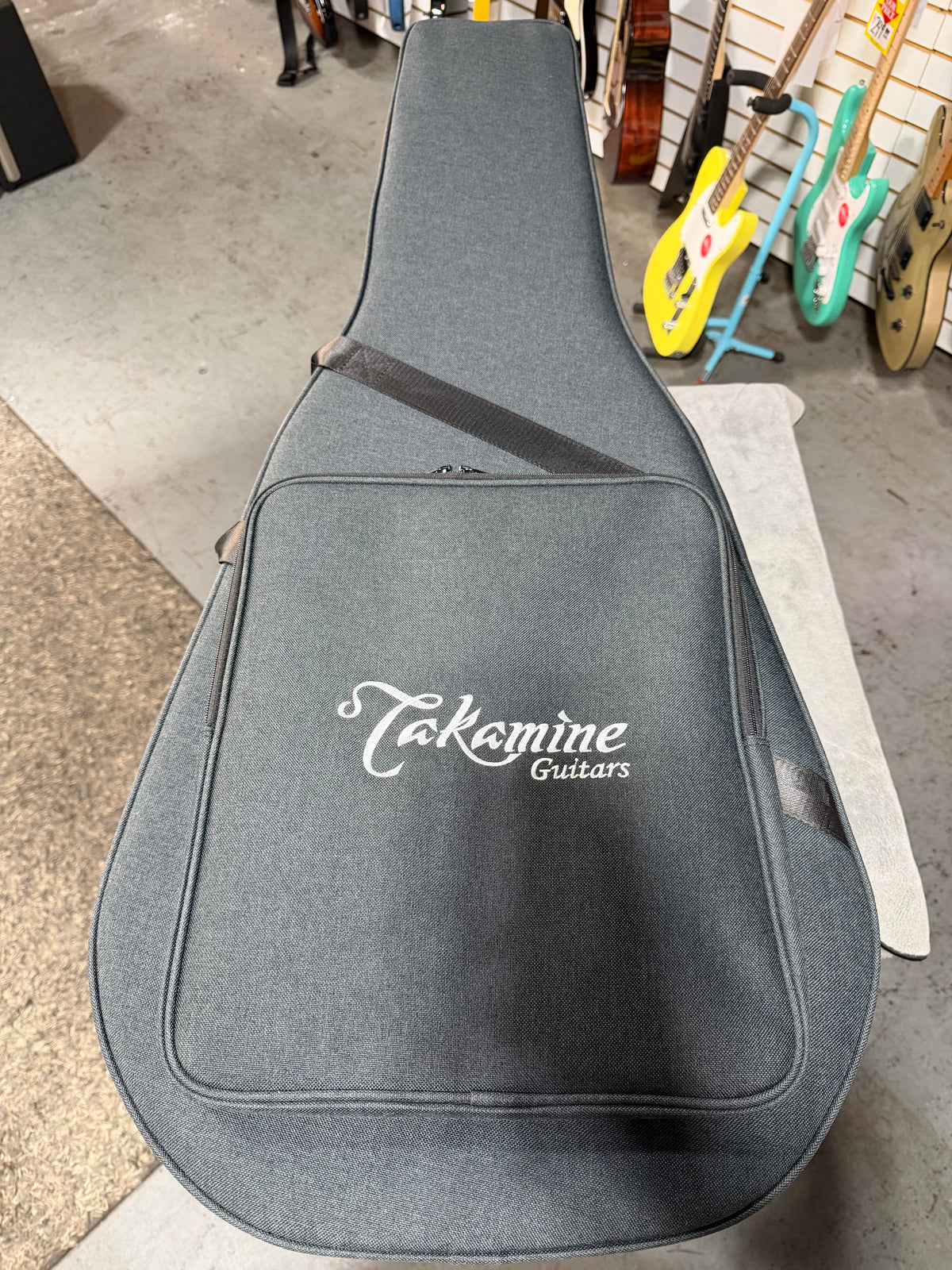Takamine Left Handed JJ325SRC-12 John Jorgenson Signature Gloss Red