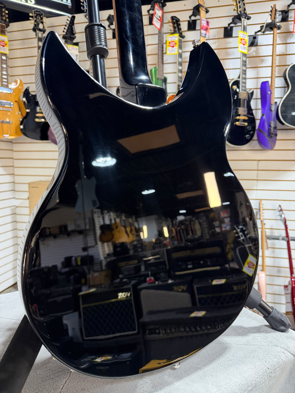 Rickenbacker 330 Jetglo