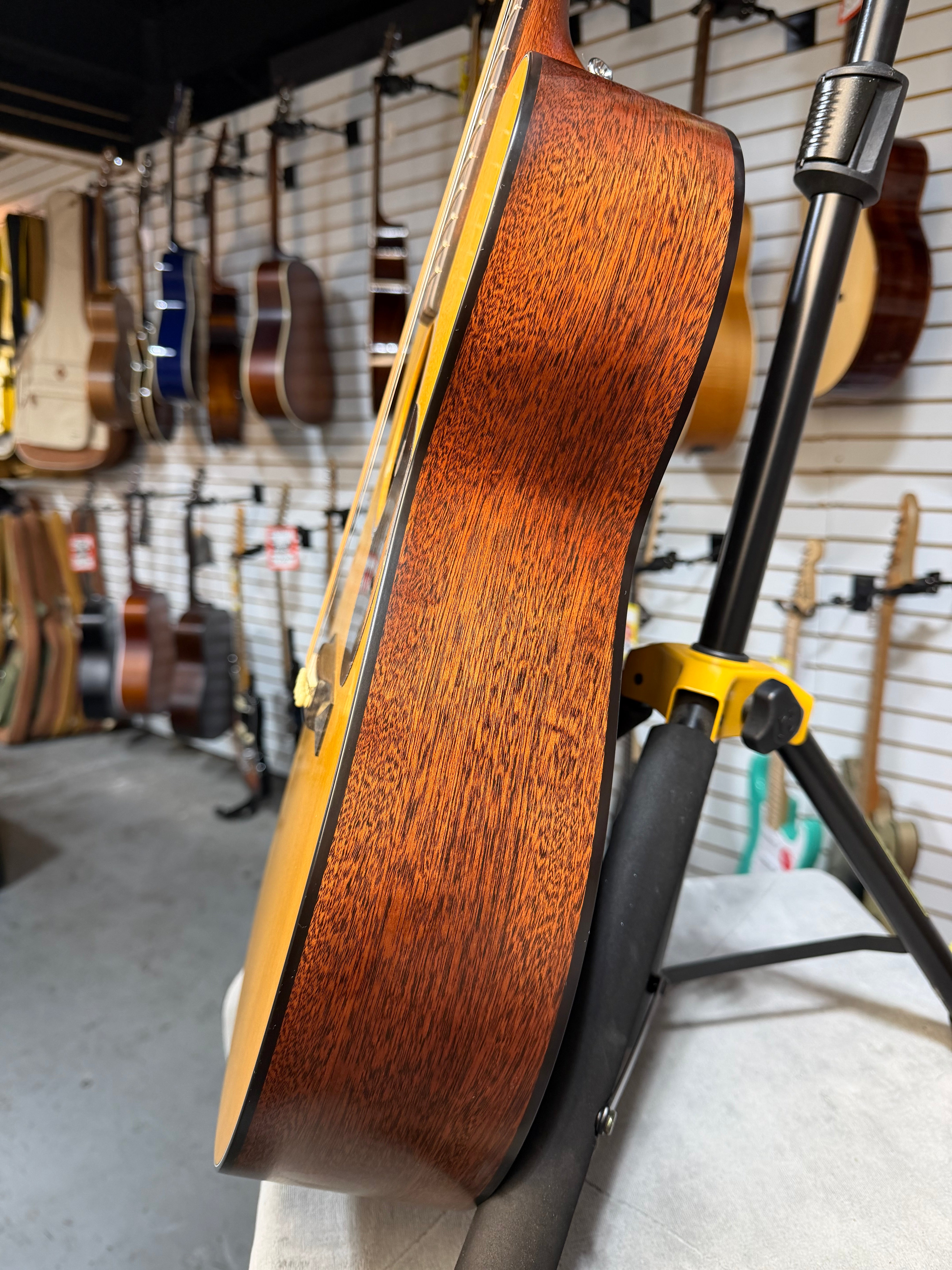 Martin 000-10E Shawn Mendes Natural