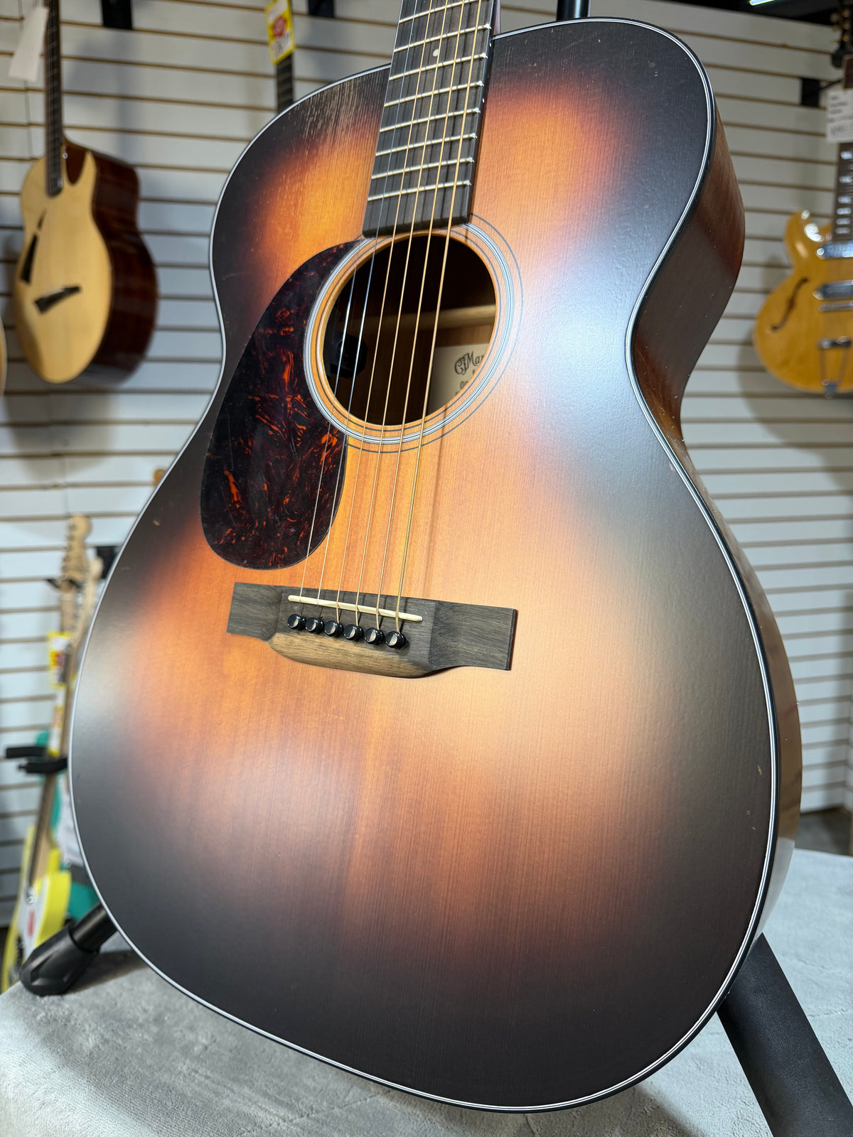 Martin 00-10E Road Series Retro Joe Bonamassa Signature Left Handed Sunburst