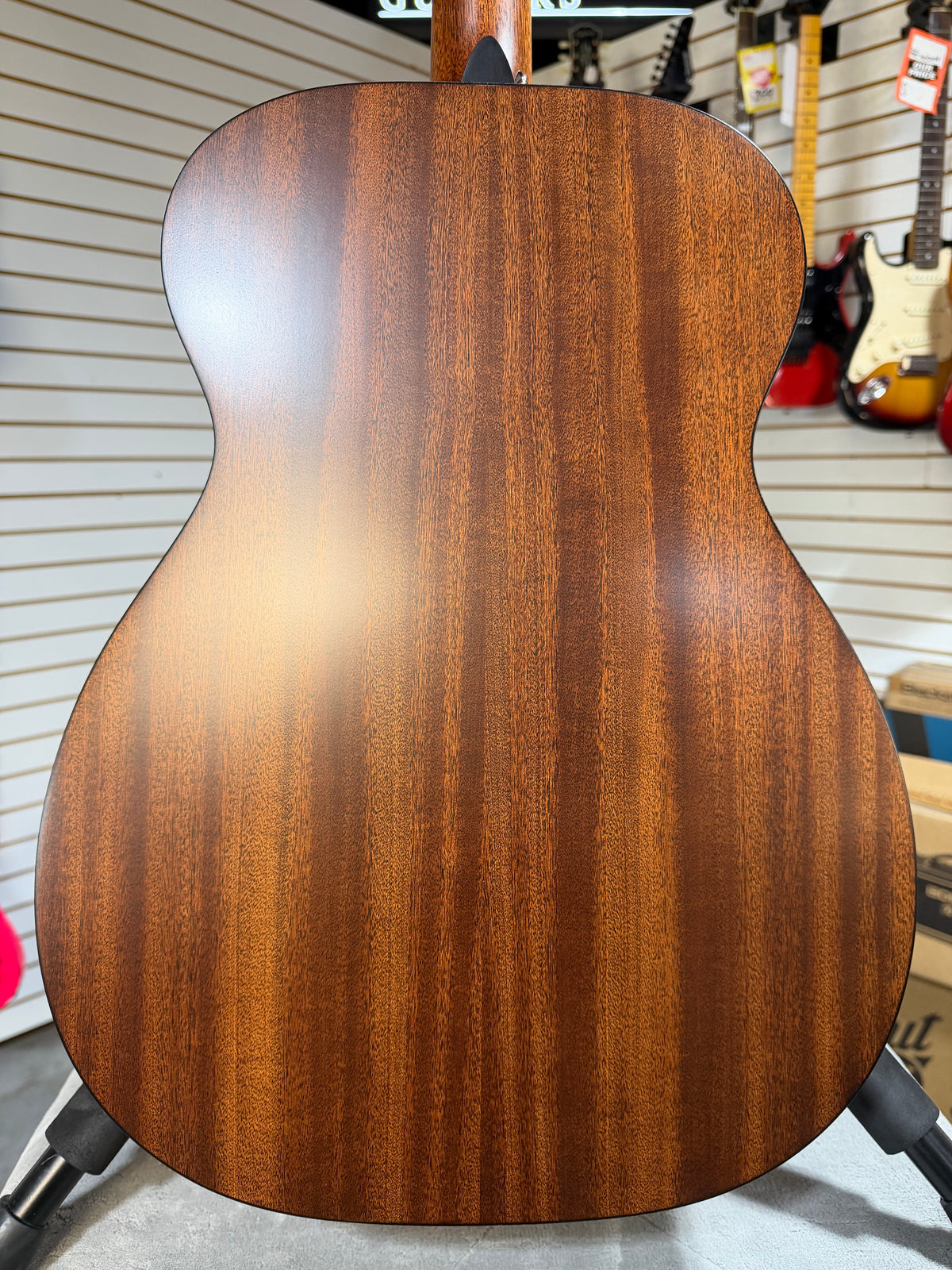 Martin 00-10E Road Series Retro Joe Bonamassa Signature Left Handed Sunburst