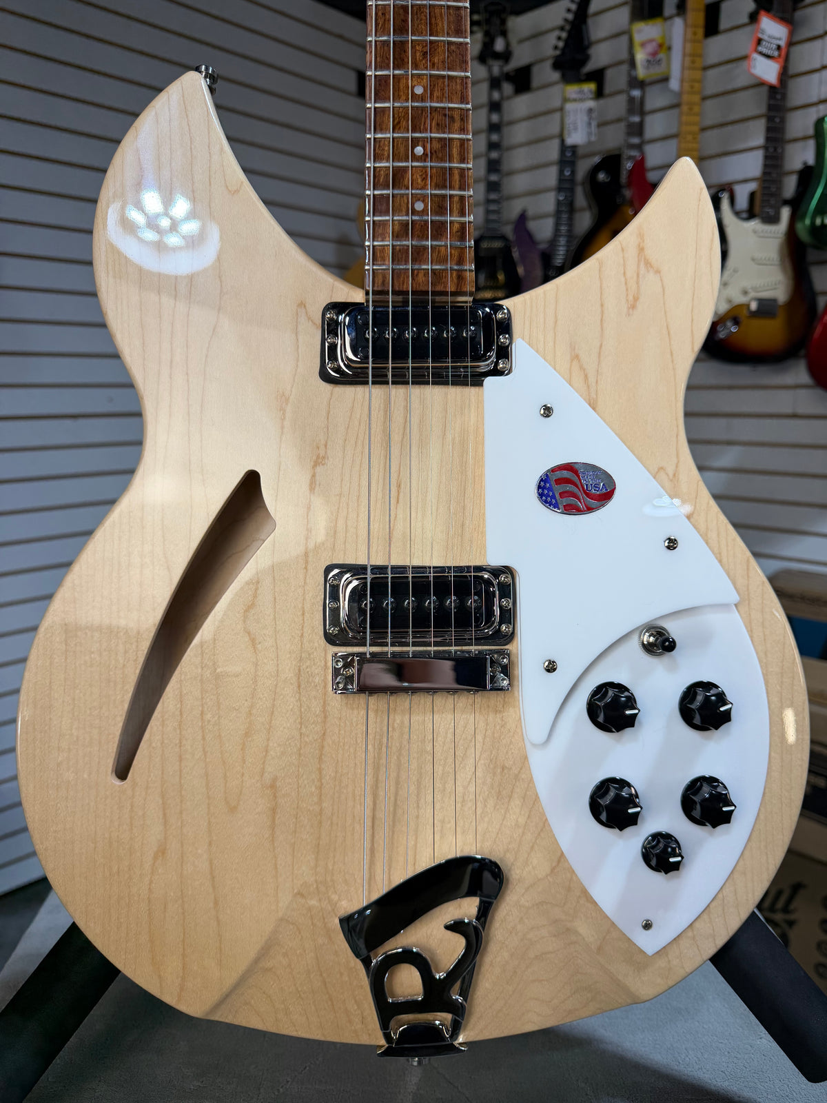 Rickenbacker 330 Mapleglo