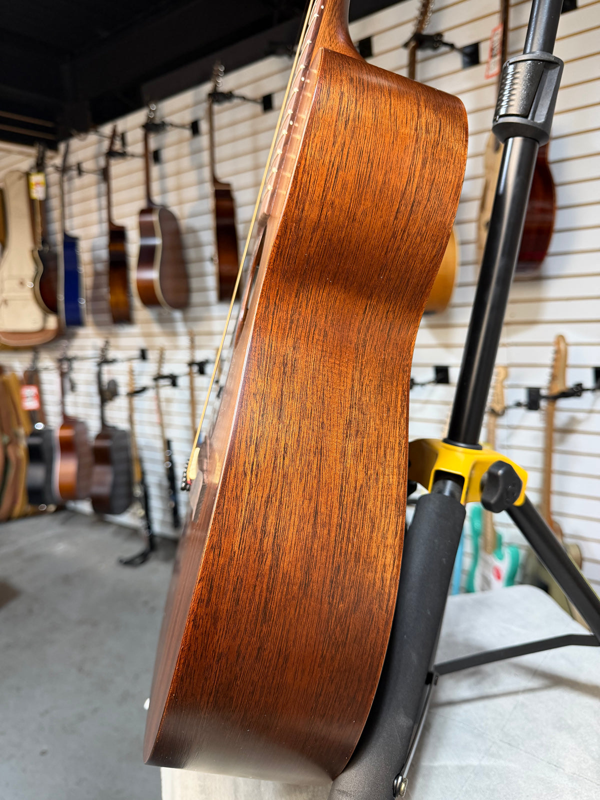 Martin 0-10E Retro Jason Isbell Left Handed Dark Mahogany