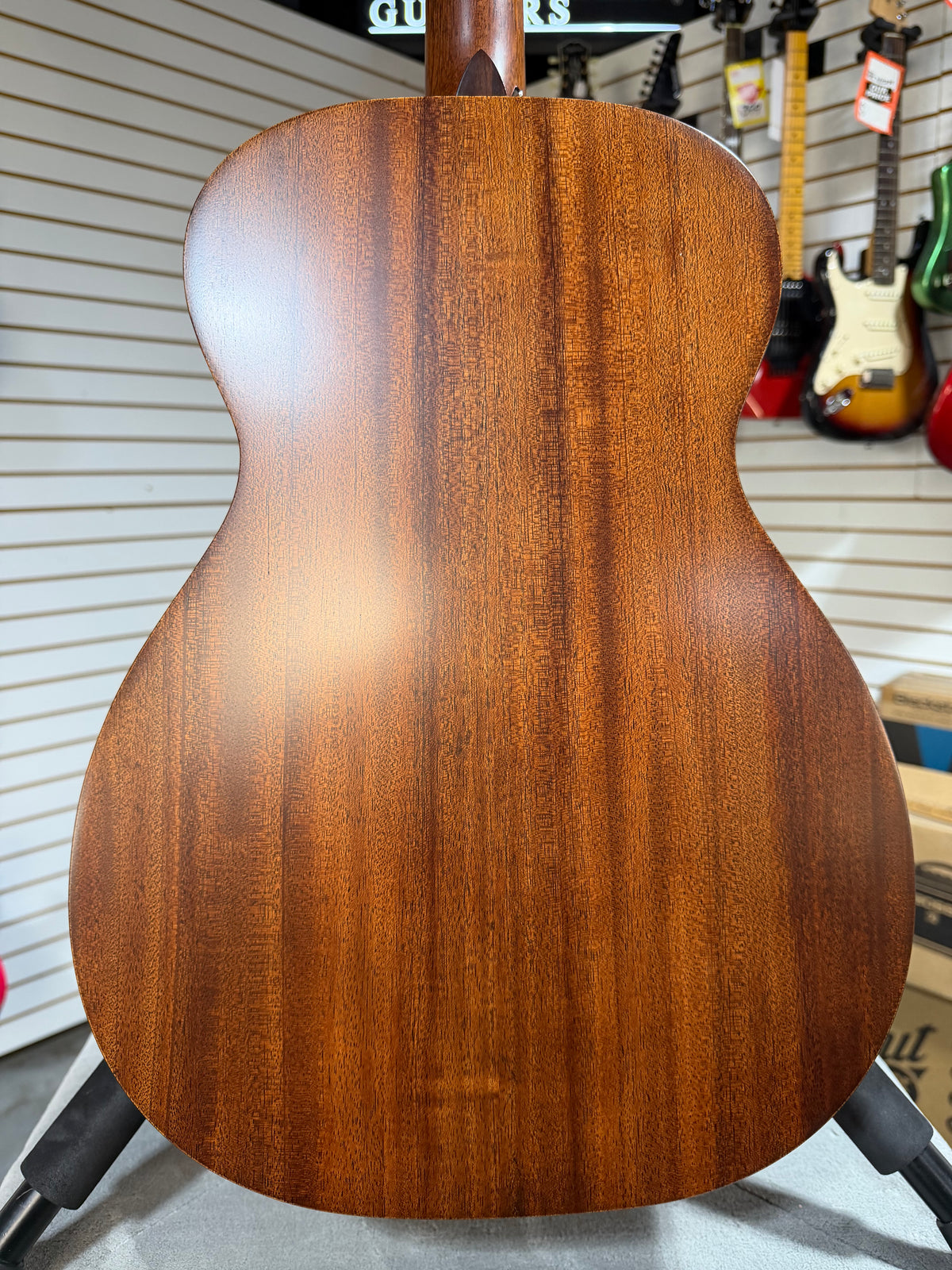 Martin 0-10E Retro Jason Isbell Left Handed Dark Mahogany