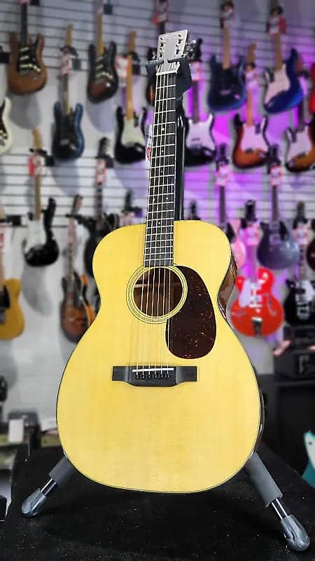 Martin 00-18 Acoustic Guitar - Natural Authorized Dealer *FREE PLEK WITH PURCHASE* 520