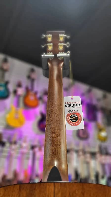 Martin 00-18 Acoustic Guitar - Natural Authorized Dealer *FREE PLEK WITH PURCHASE* 057