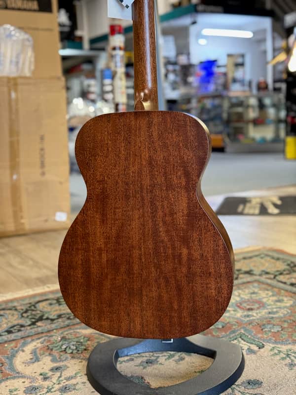 Martin 000-17, Acoustic Guitar & Hard Case #442