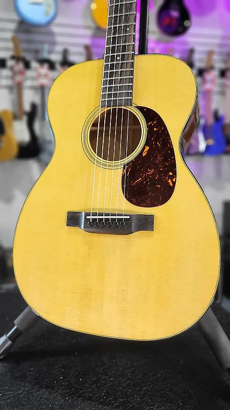 Martin 00-18 Acoustic Guitar - Natural Authorized Dealer *FREE PLEK WITH PURCHASE* 057