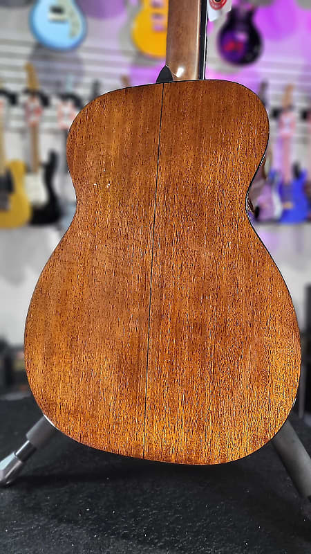 Martin 00-18 Acoustic Guitar - Natural Authorized Dealer *FREE PLEK WITH PURCHASE* 057