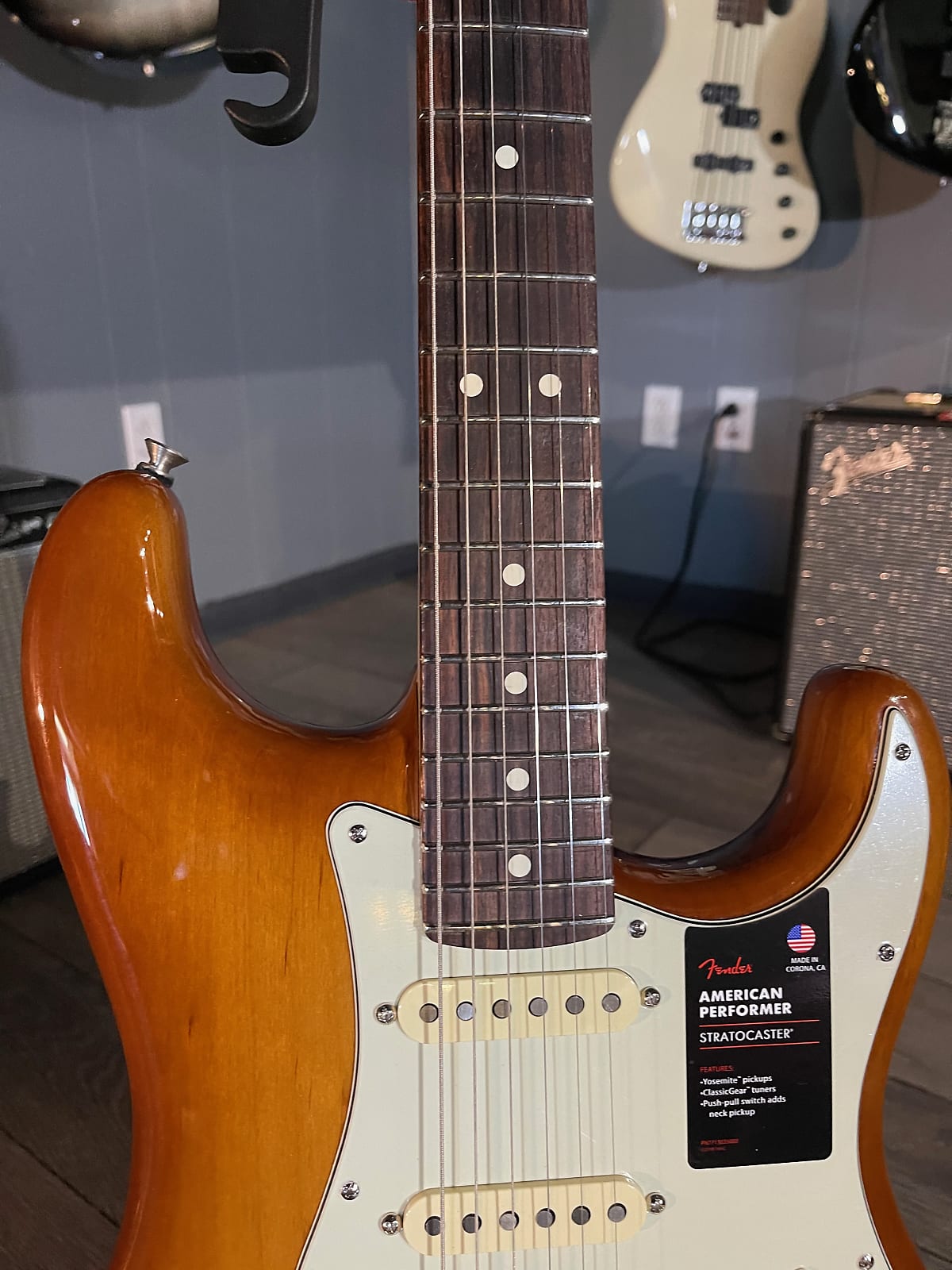 American Performer Stratocaster Electric Guitar - Honey Burst W/ Rosewood Fretboard #408