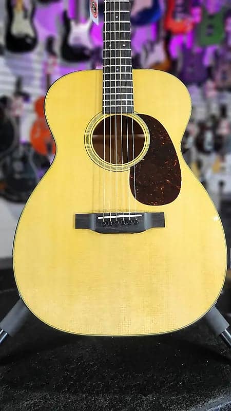 Martin 00-18 Acoustic Guitar - Natural Authorized Dealer *FREE PLEK WITH PURCHASE* 520