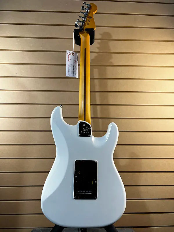 American Ultra Stratocaster Left-Handed - Arctic Pearl #301
