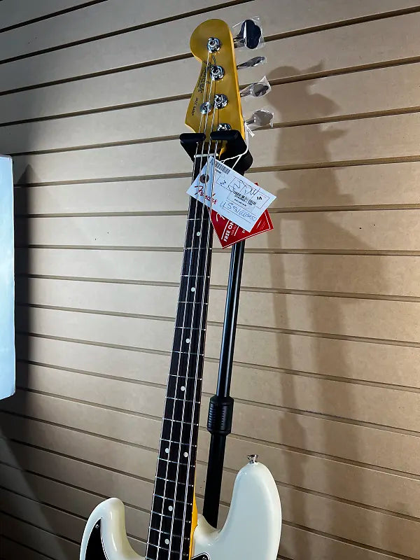 American Professional II Jazz Bass Left-Handed - Olympic White #450 GET PLEK'D!