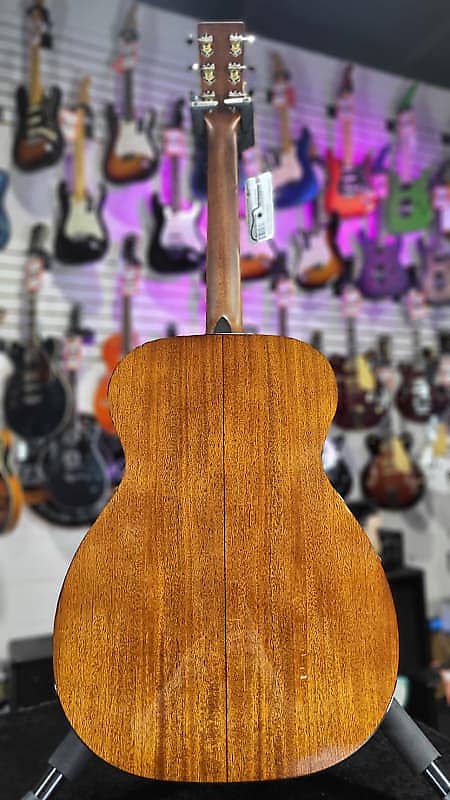 Martin 00-18 Acoustic Guitar - Natural Authorized Dealer *FREE PLEK WITH PURCHASE* 520