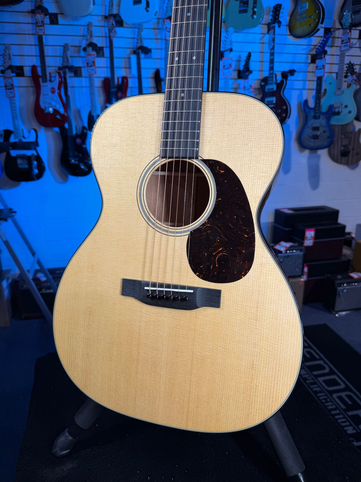 Martin 000-18 Standard Series Acoustic Guitar, Natural with Aging Toner