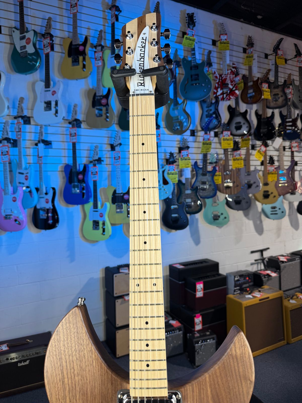 Rickenbacker 330 Walnut