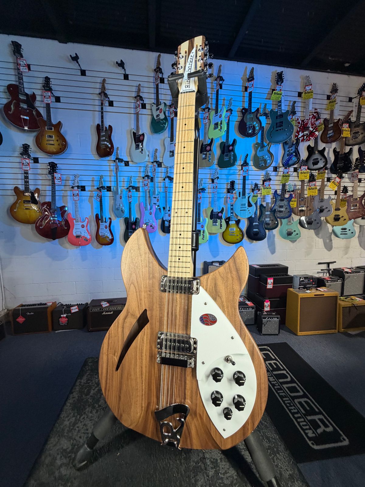 Rickenbacker 330/12 Walnut