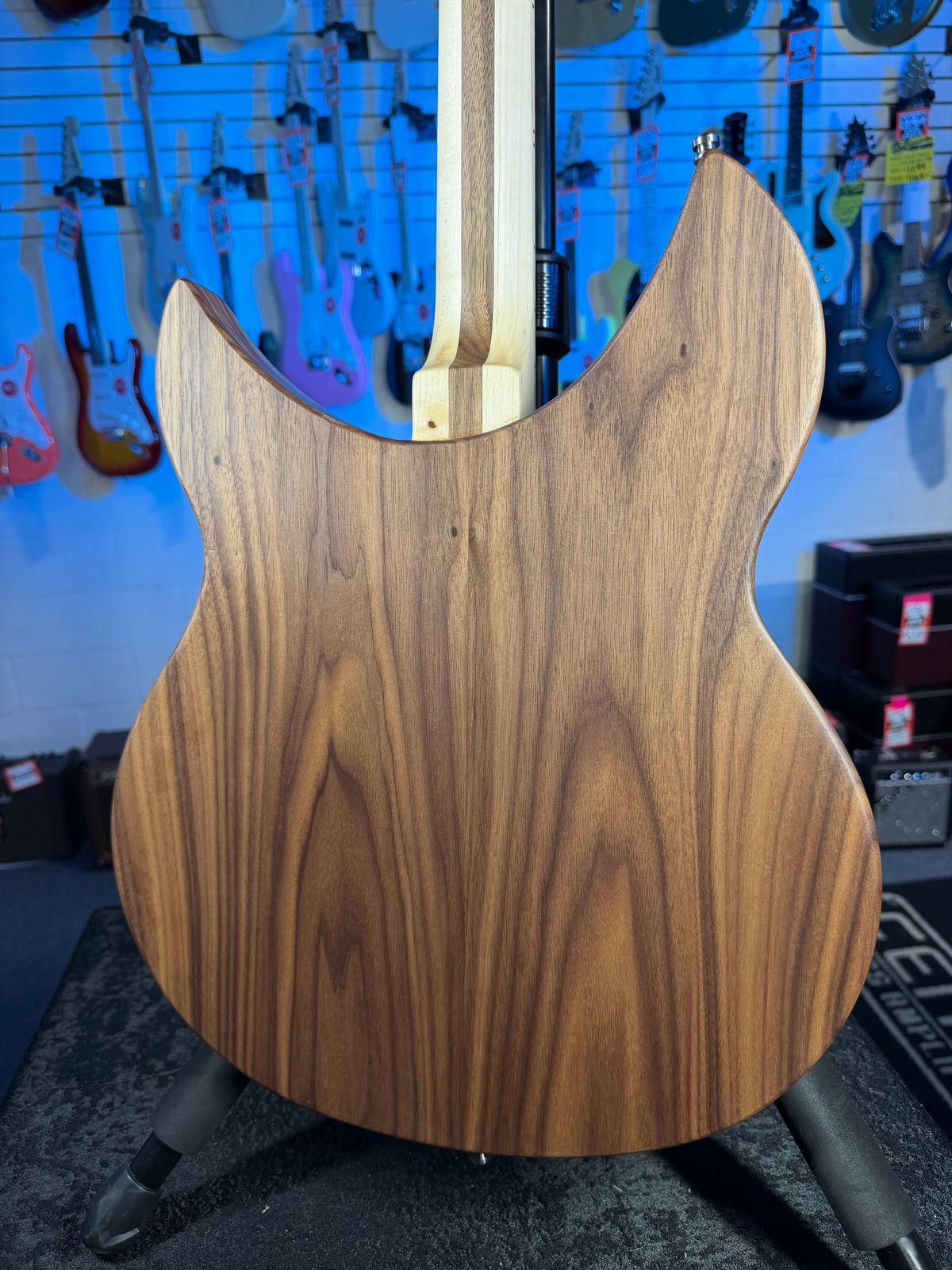 Rickenbacker 330/12 Walnut