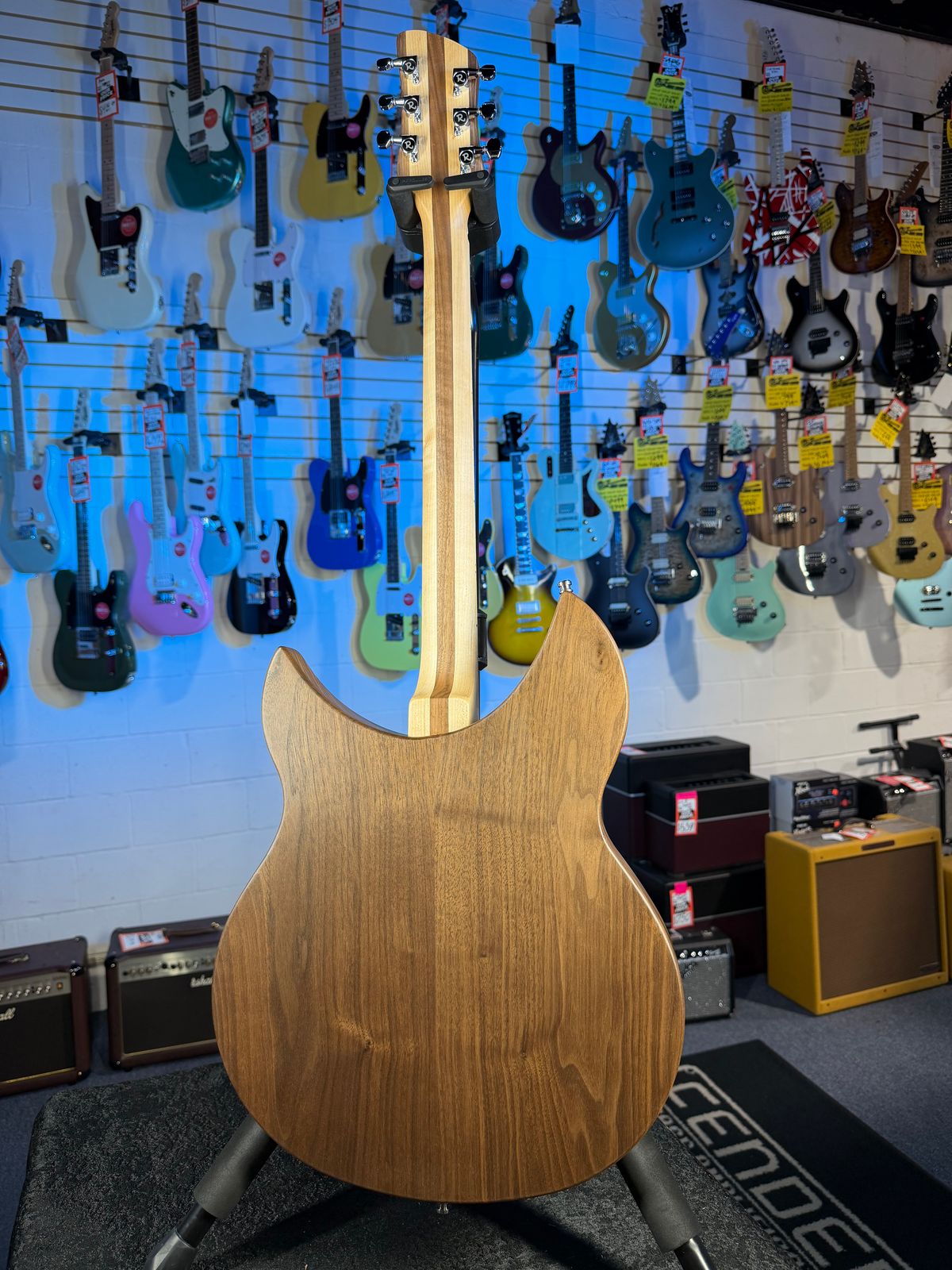 Rickenbacker 330 Walnut