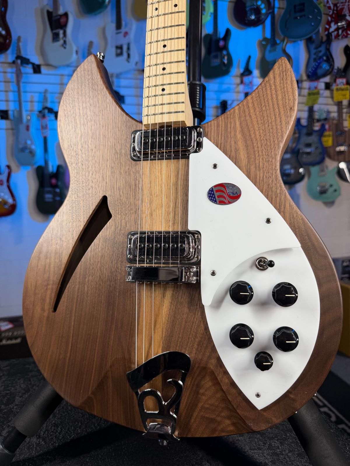 Rickenbacker 330 Walnut