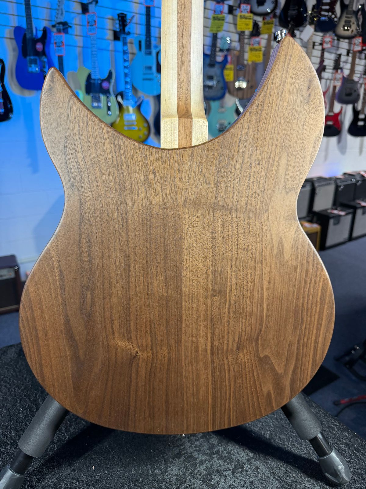 Rickenbacker 330 Walnut