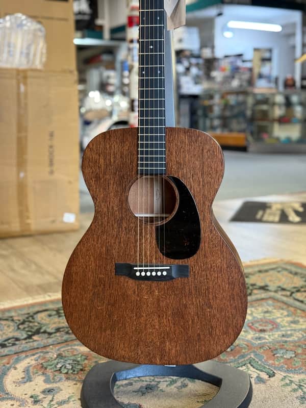 Martin 000-17, Acoustic Guitar & Hard Case #442