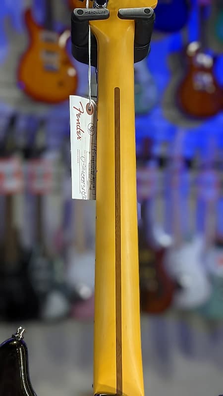 Fender American Ultra Stratocaster Left-handed - Texas Tea with Maple Fingerboard *FREE PLEK WITH PURCHASE*! 103