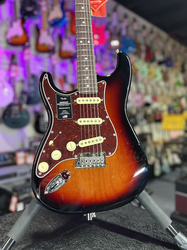 Fender Am Pro II Stratocaster Left-handed - 3 Color Sunburst Rosewood Board *FREE PLEK WITH PURCHASE*! 362