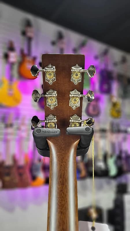 Martin 00-18 Acoustic Guitar - Natural Authorized Dealer *FREE PLEK WITH PURCHASE* 057