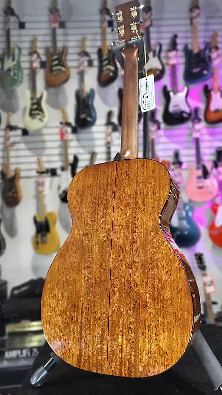 Martin 00-18 Acoustic Guitar - Natural Authorized Dealer *FREE PLEK WITH PURCHASE* 520