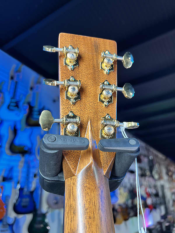 New Martin OM-28 Modern Deluxe, Natural, Martin Hardcase, Auth Dealer 525