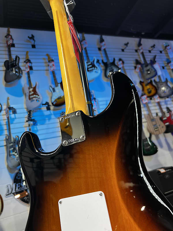Fender 70th-anniversary American Vintage II 1954 Stratocaster - 2-color Sunburst GET PLEK'D! 295