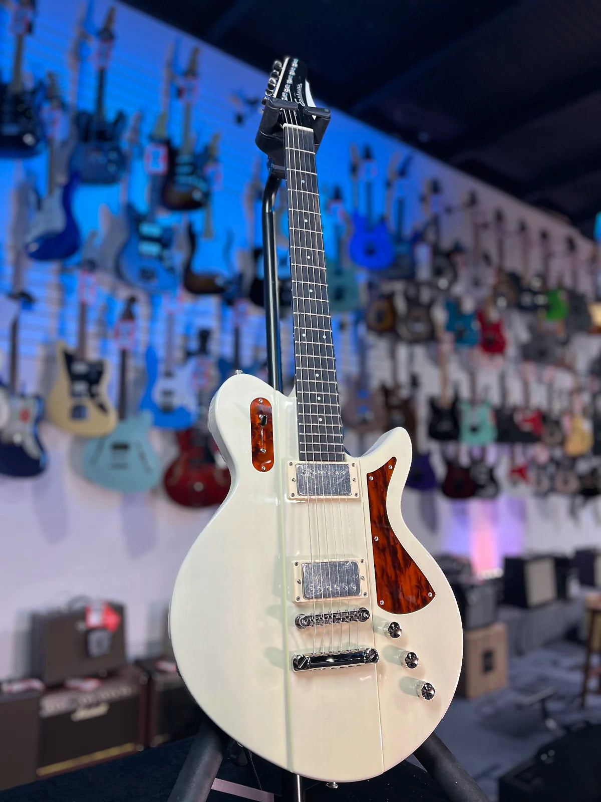 Eastman Guitars Juliet Electric Guitar - Pamona Blonde, with Case, Get Plekd, 322