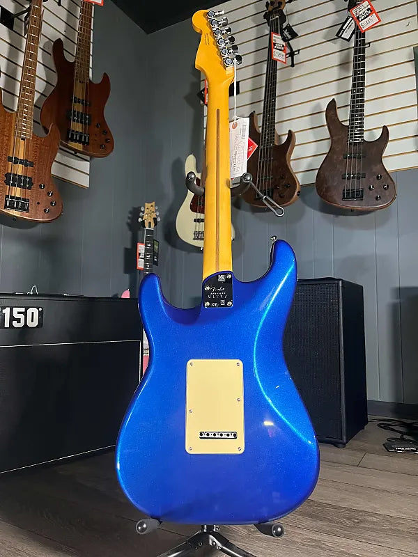 American Ultra Stratocaster HSS - Cobra Blue W/ Rosewood Fretboard #667
