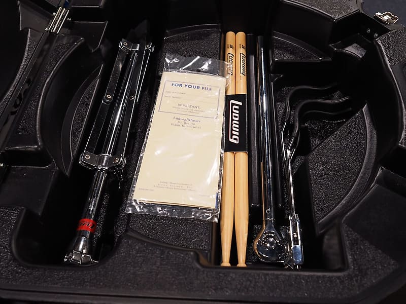 Ludwig 5x14 Steel Snare Ufo Kit W/ L8040 Molded Case, L381 Speedex Rubber Practice Pad, Drumsticks