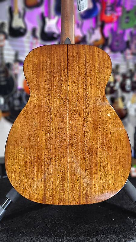 Martin 00-18 Acoustic Guitar - Natural Authorized Dealer *FREE PLEK WITH PURCHASE* 520